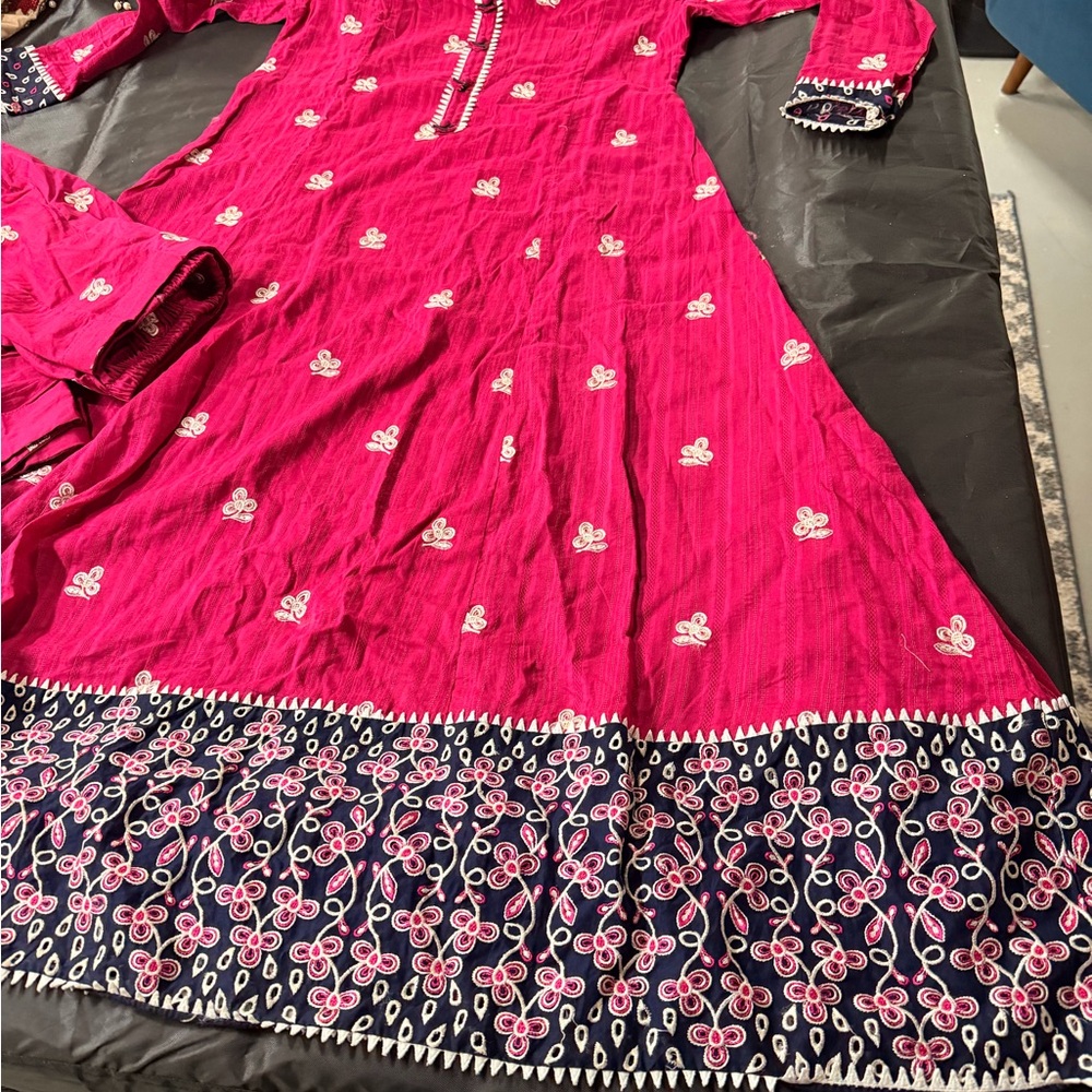 Pakistani Designer Jazmin Pink Magenta Embroidered Lawn Anarkali 2PC - Picture 5 of 5